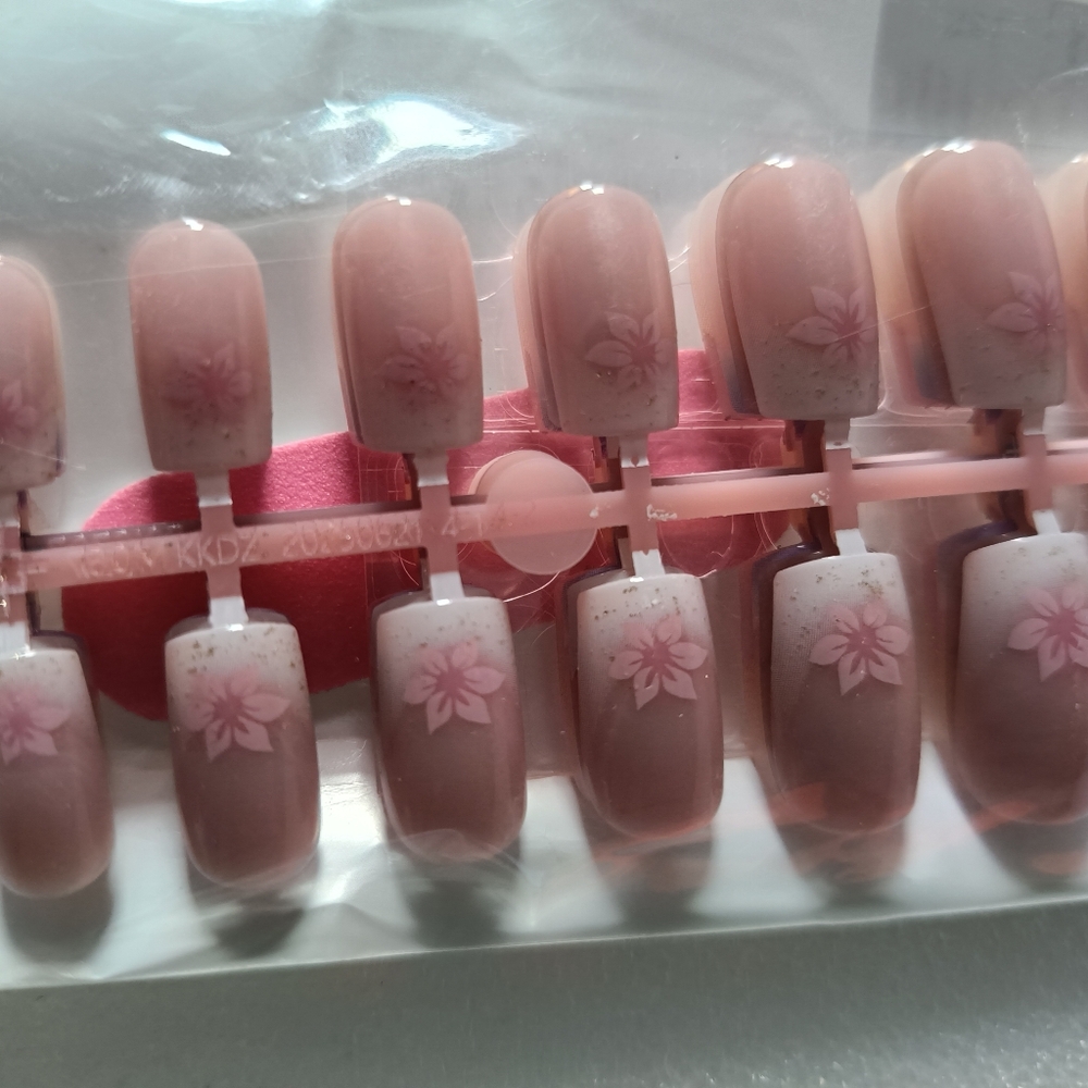 🏵️2/$20🏵️Chic Floral Pink Press-On Nails 4 sets